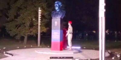 В оккупированном Шахтерске открыли памятник боевику Захарченко