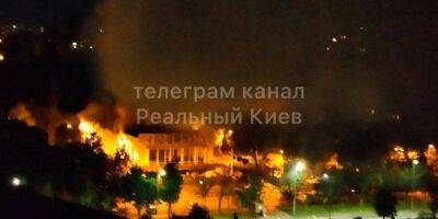 В Киеве загорелся кинотеатр Тампере — видео