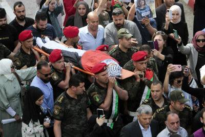 Беспорядки в Дженине: на полицейскую машину повесили палестинский флаг