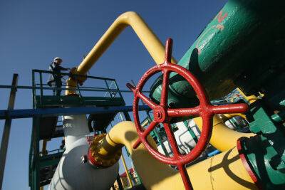 "Путь самосанкций": Газпром сократил прокачку через Украину