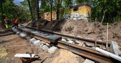 Разрушение трамвайных путей в Пуще-Водице: начались ремонтные работы