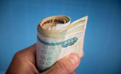 Рубль укрепился больше остальных валют с начала года, но есть вопросы к его "рыночности" – Bloomberg