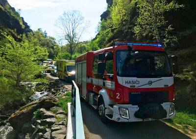 Женщина сбросилась со скалы в пражском парке «Дивока Шарка»