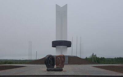 На Черниговщине снесут памятник "дружбе" Украины, Беларуси и России