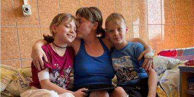 «Глянула на Яну, а она без кроссовок». Мама и дочь потеряли ноги после взрыва в Краматорске, опорой семьи стал 11-летний мальчик — ВВС - nv.ua - Украина - місто Львов