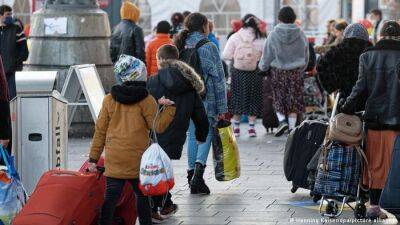 Кількість біженців з України в інших країнах перевищила 6 млн осіб