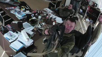 «65 лет человеку. За что?» Камеры наблюдения запечатлели, как российские военные убивали мирных граждан под Киевом