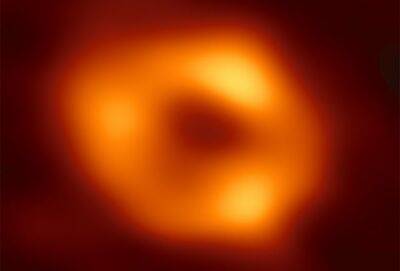 Монстр в центре галактики. Ученые впервые показали фото черной дыры на Млечном Пути