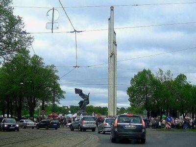 Власти Латвии намерены демонтировать памятник советским солдатам в Риге. В РФ выразили готовность его забрать