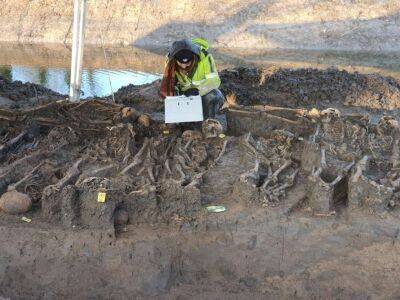 На руинах средневекового замка найдены десятки скелетов британских солдат