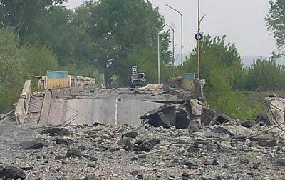 Обстрелы на Луганщине: разрушен мост и 60 домов