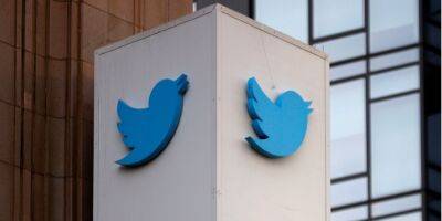 Два топ-менеджера Twitter уходят из компании в процессе продажи ее Маску