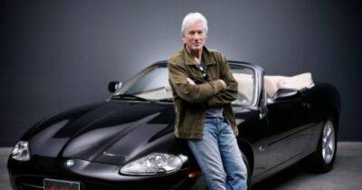 Ричард Гир выставил на аукцион кабриолет Jaguar, чтобы помочь украинцам