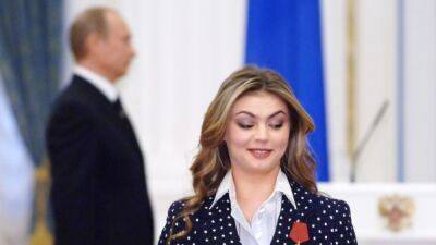 Британия вводит санкции против Кабаевой и бывшей жены Путина