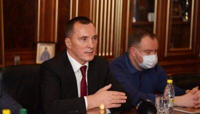 Президент Федерации бокса Украины Продивус получил награду из рук россиянина Кремлева