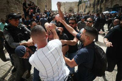 Тяжелый день в Иерусалиме: стычки у гроба убитой журналистки «Аль-Джазиры»