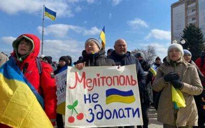 В Мелитополе российские оккупанты вывозят продовольствие и грабят детские сады
