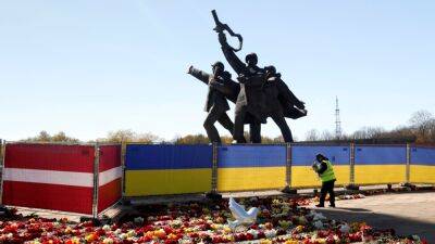 Рижская дума приняла решение снести советский монумент в парке Победы