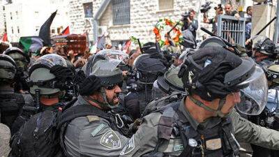 Мир осуждает Израиль за "применение силы" на похоронах журналистки "Аль-Джазиры"
