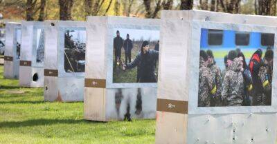 Рижская дума пока не знает, куда будет перенесена фотовыставка о войне в Украине