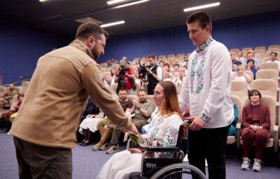 Медсестра з Лисичанська, яка втратила обидві ноги, отримала медаль "За врятоване життя"