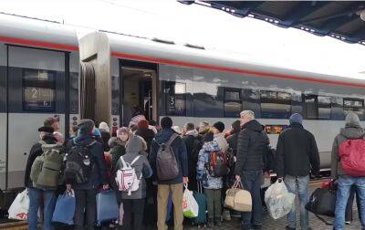 Останется один рейс: "Укрзализныця" прекращает курсирование эвакуационных поездов – названа причина