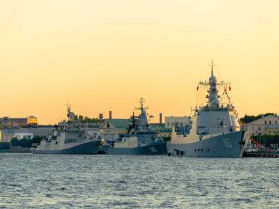 Китайские военные корабли вошли в территориальные воды Японии у спорных островов Сенкаку