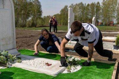 В Новосибирске прошел конкурс по украшению могил - smartmoney.one - Россия - Новосибирск - Севастополь - Омск - Севастополь - Новосибирск