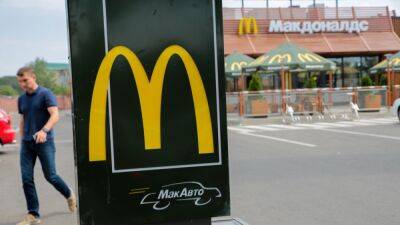 "Макдоналдс" объявил об уходе из России и продаже бизнеса