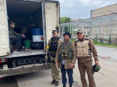 Людей з Луганщини тепер евакуюватимуть на броньованій вантажівці