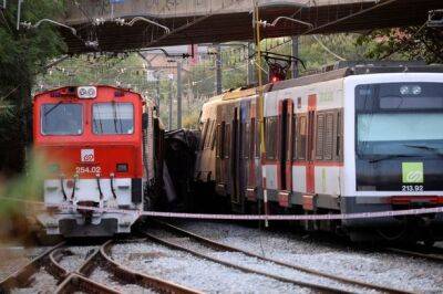 В аварии под Барселоной погиб машинист поезда, десятки человек ранены