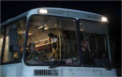 С «Азовстали» на оккупированные территории эвакуировали 264 украинских бойца (ФОТО, ВИДЕО)