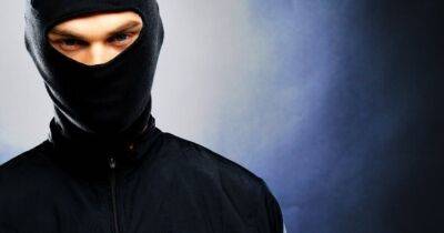 В Юрмале совершен вооруженный налет на магазин: подозреваемый был в маске