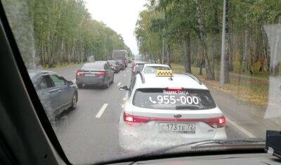 Введен реверс на участке трассы Тюмень - Екатеринбург. Здесь пробки в 2 км