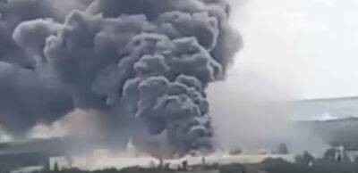 У Соледарі на Донеччині пролунав потужний вибух: горить будівельний завод Knauf (ВІДЕО)