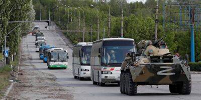 Как минимум семь автобусов с защитниками Мариуполя покинули Азовсталь — Reuters