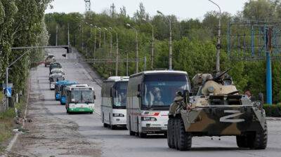 Из "Азовстали" выехало минимум 7 автобусов с украинскими защитниками под присмотром россиян – Reuters