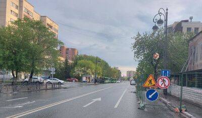 В центре Тюмени на Первомайской ограничили движение транспорта из-за обрушения стены