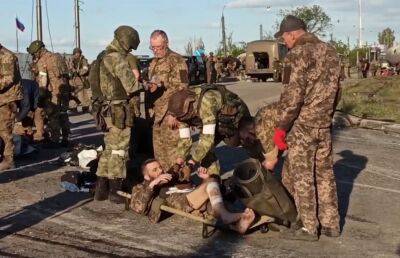 В Сети появились кадры, на которых бойцы «Азова» сдаются в плен