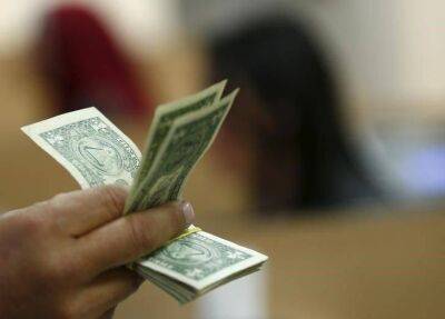 Средний курс доллара США со сроком расчетов "завтра" по итогам торгов составил 63,5708 руб.