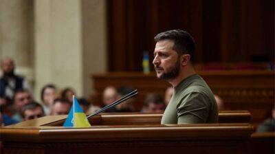 Зеленский планирует продлить военное положение в Украине