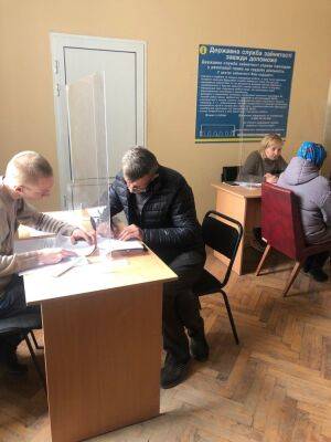 В Харькове заработали управления соцзащиты в районах (фото)