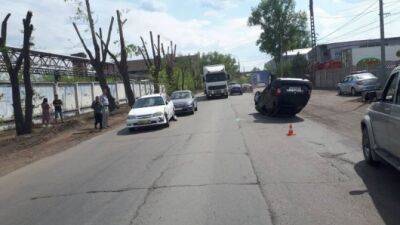 В Красноярске опрокинулся автомобиль с пьяным водителем
