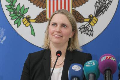 Новим послом США в Україні стала Бріджит Брінк