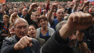 В Ереване задерживают оппозиционеров