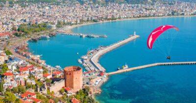 "Двойные стандарты": Зеленский упрекнул Турцию за новые маршруты для туристов из России