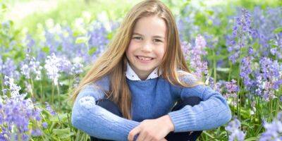 Семь лет. Кейт Миддлтон и принц Уильям показали новые фото принцессы Шарлотты в день ее рождения