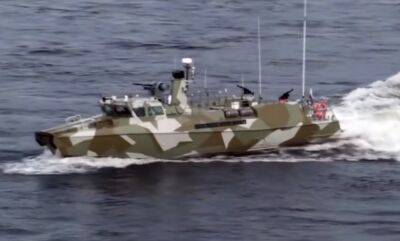Взрывной рассвет для оккупантов: ВСУ уничтожили два военных катера типа "Раптор" - видео