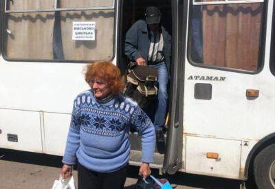 Отказываются выезжать: С Луганщины сегодня эвакуировали всего 20 человек