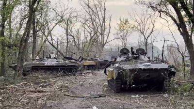 Масштабы разгрома орков поражают: ВСУ разворотили целую кучу военной техники оккупантов – кадры "танкового кладбища"